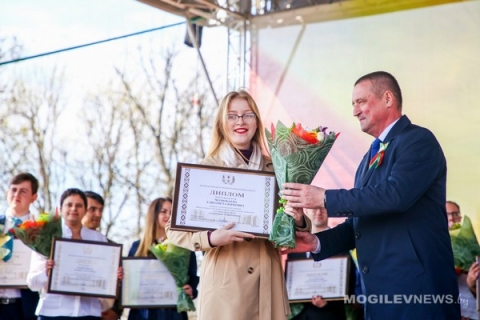 Выпускница Климовичской районной государственной гимназии Елизавета Чернобаева стала лауреатом специальной премии Могилевского облисполкома в социальной сфере