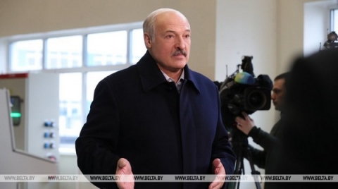 Лукашенко о ситуации вокруг коронавируса: нам стоит тревожиться, но только в одном — мойте руки