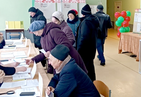 ФОТОФАКТ: Жители Климовичей голосуют за достойных кандидатов