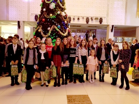 Юные климовчане побывали на новогоднем благотворительном празднике в Могилеве