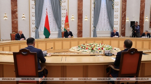 Лукашенко: Запад готовит силовой сценарий смены власти в Беларуси