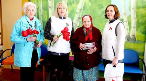 Климовчане принимают поздравления накануне Дня Великой Победы