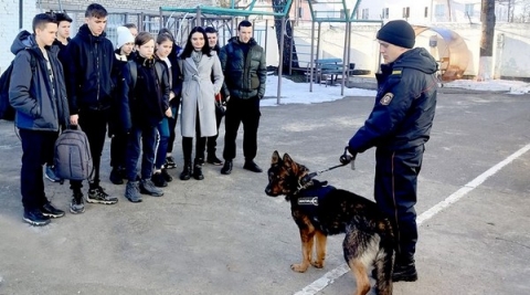 Климовичские милиционеры провели занятие с участниками патриотического клуба «Золок»