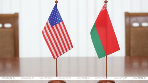 Лукашенко проводит переговоры со спецпосланником США Коулом