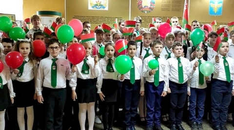 В школах Климовичского района проходят мероприятия, посвященные государственному празднику