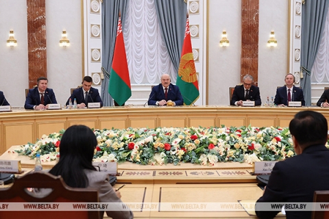 Лукашенко поддержал инициативу вузов Беларуси и КНР о создании Центра фундаментальных исследований