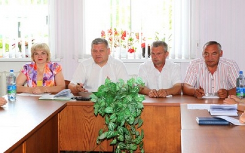 Председатель райисполкома Леонид Засемчук 20 июня встретился с жителями агрогородка Родня