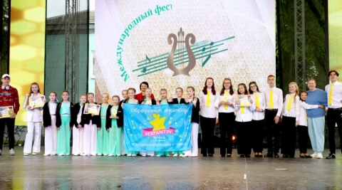 В Климовичах вручили дипломы лауреатам и победителям Международного фестиваля детского творчества «Золотая пчелка»