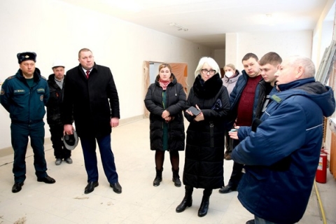 Председатель Климовичского райисполкома Михаил Демидов провел рабочее совещание по вопросам ремонта четвертой городской школы