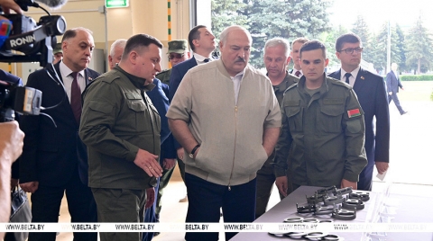 Лукашенко требует наряду с продукцией ВПК сохранить и наращивать на &quot;Легмаше&quot; выпуск товаров мирного назначения